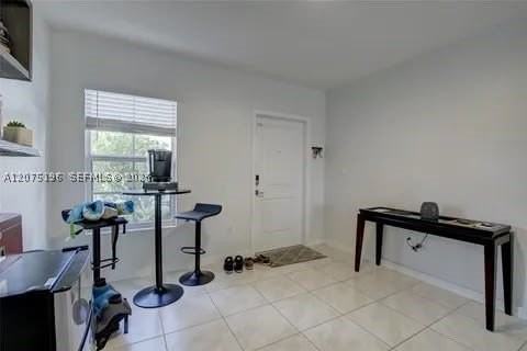 565 Ne 5th Pl - Photo 4 of 35