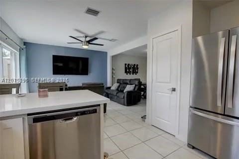 565 Ne 5th Pl - Photo 5 of 35