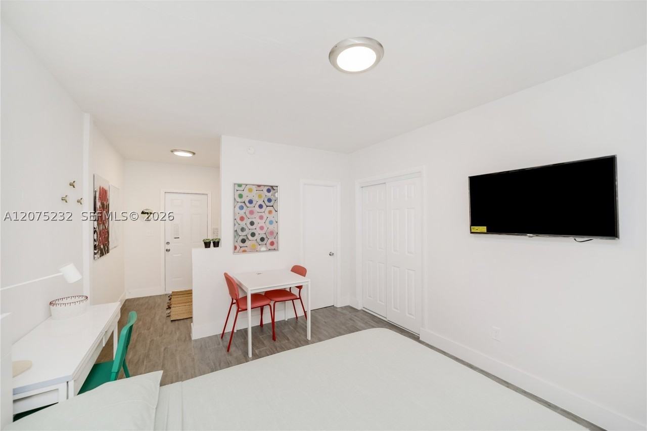 770 Ne 123rd St #20 - Photo 2 of 9