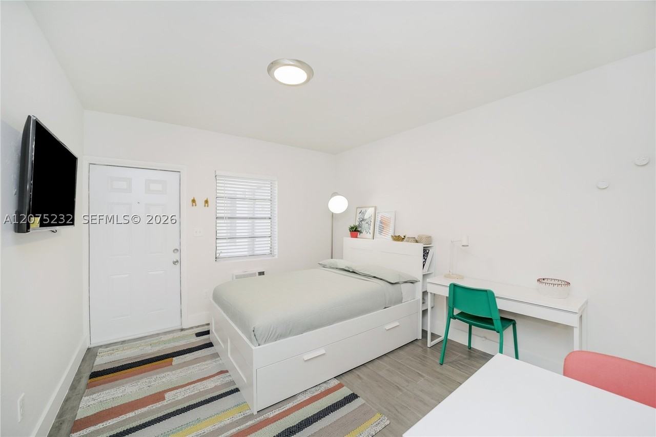 770 Ne 123rd St #20 - Photo 3 of 9