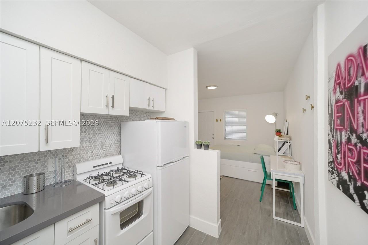 770 Ne 123rd St #20 - Photo 6 of 9