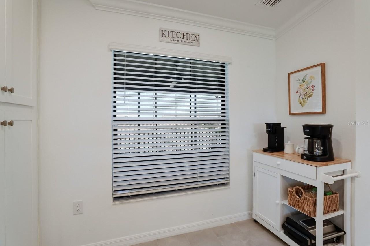 5721 Palmer Cir #201 - Photo 4 of 50