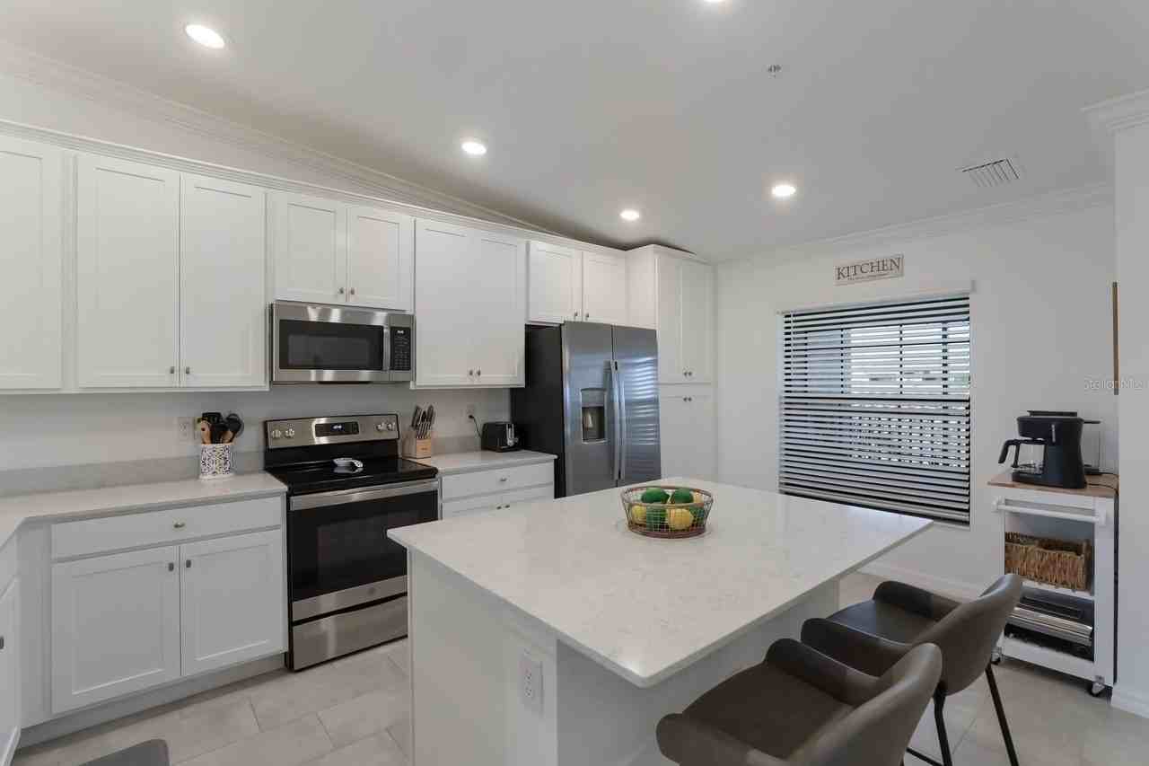 5721 Palmer Cir #201 - Photo 6 of 50