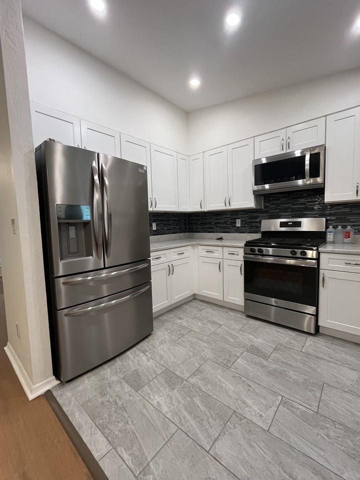 6502 Nw 27th St - Photo 3 of 23