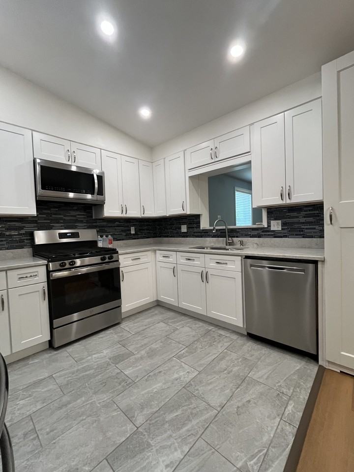 6502 Nw 27th St - Photo 4 of 23