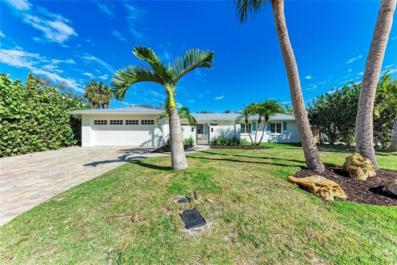 431 Island Cir - Photo 3 of 50