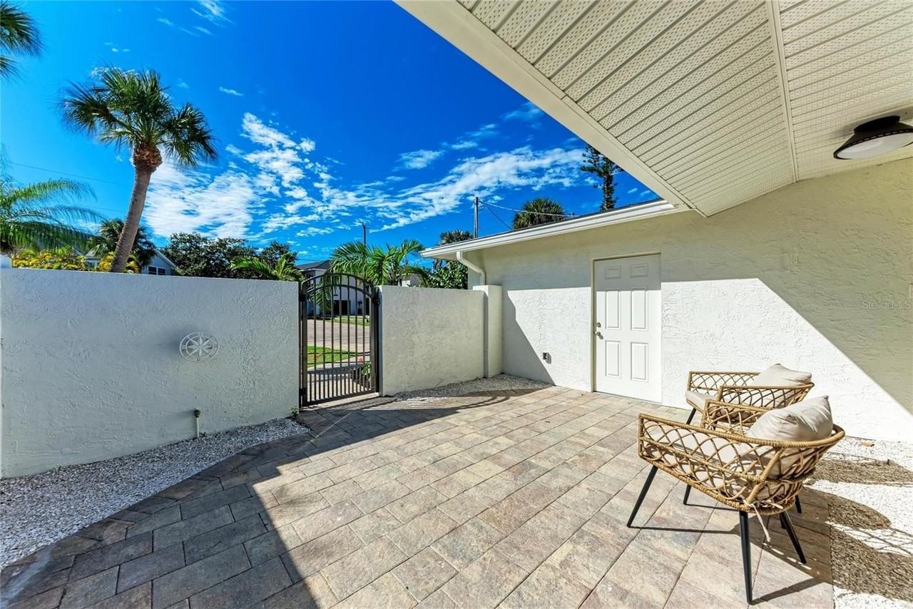 431 Island Cir - Photo 5 of 50
