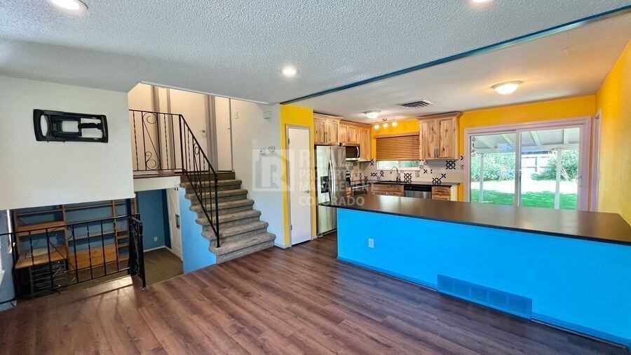 10617 W Lehigh Pl - Photo 2 of 17