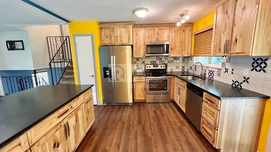 10617 W Lehigh Pl - Photo 3 of 17