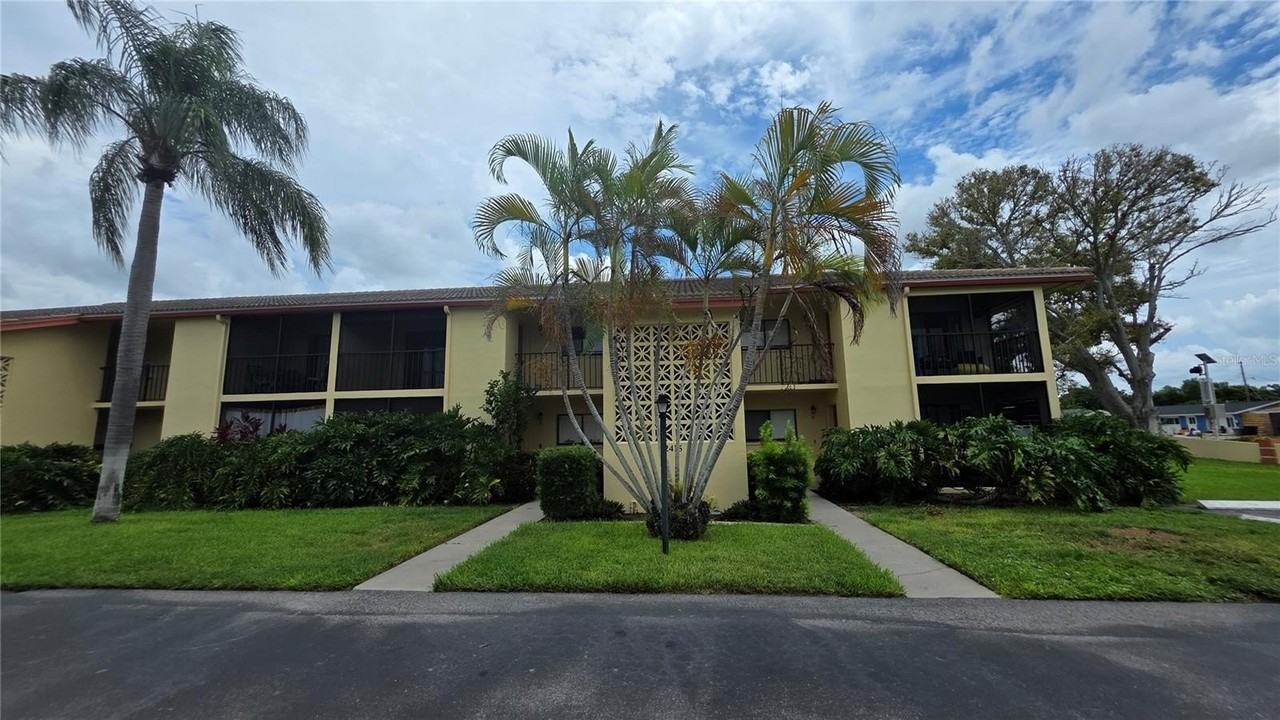 2415 Bayshore Gardens Pkwy #7 - Photo 3 of 22