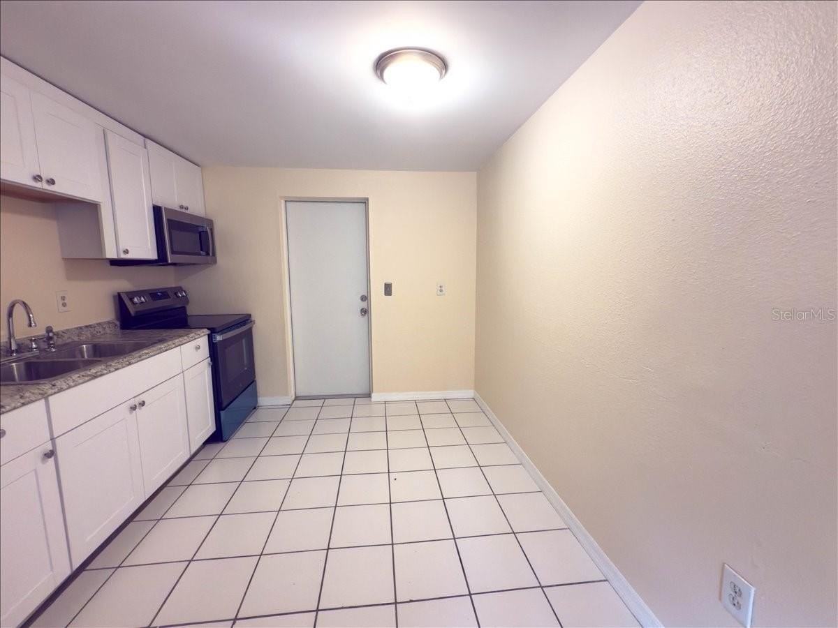 11432 Poplin Ave #A - Photo 6 of 14