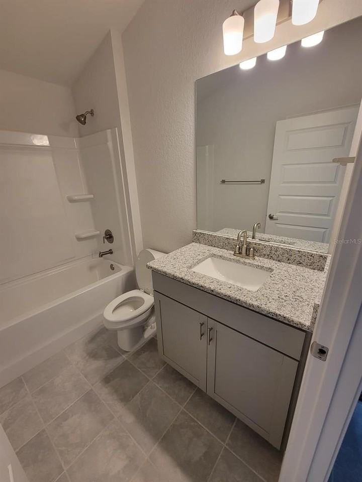 2170 Nw 23rd Loop - Photo 7 of 19
