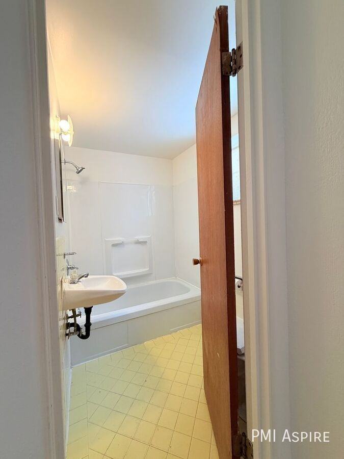 24 S Pennsylvania St #6 - Photo 7 of 8