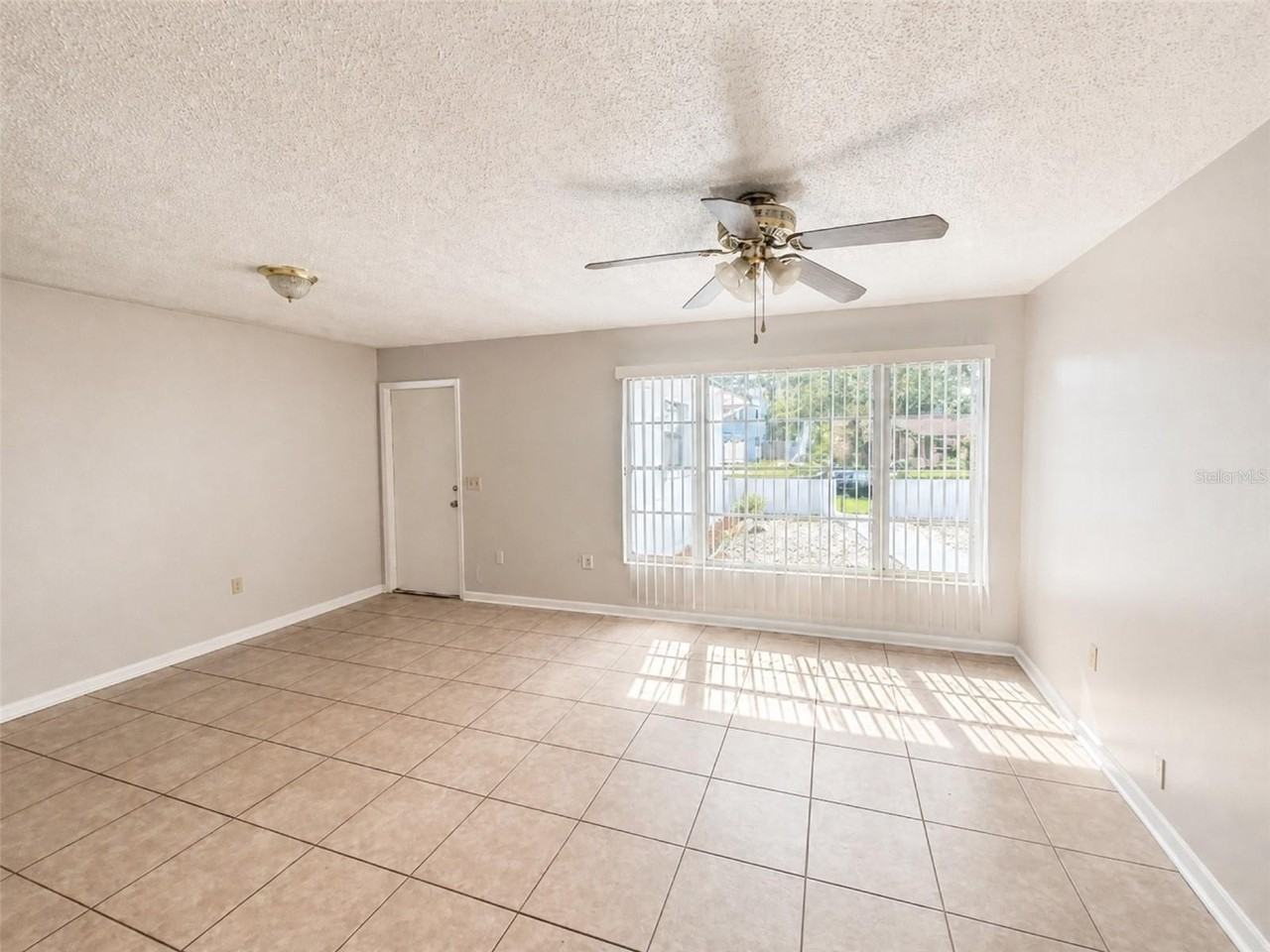 621 Ashberry Ln - Photo 3 of 12