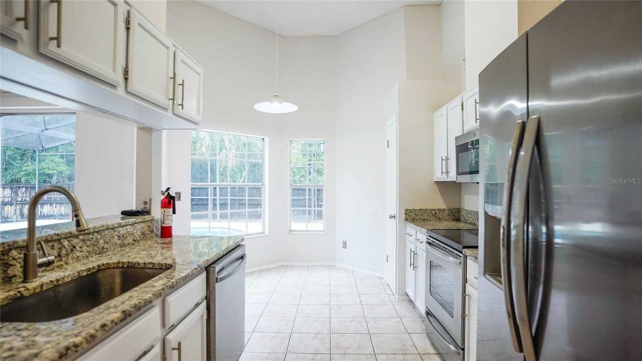 4501 Bridgeton Ln - Photo 3 of 20