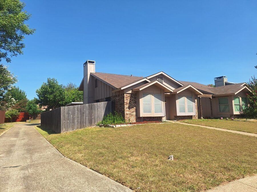 3946 Queens Ct - Photo 2 of 26