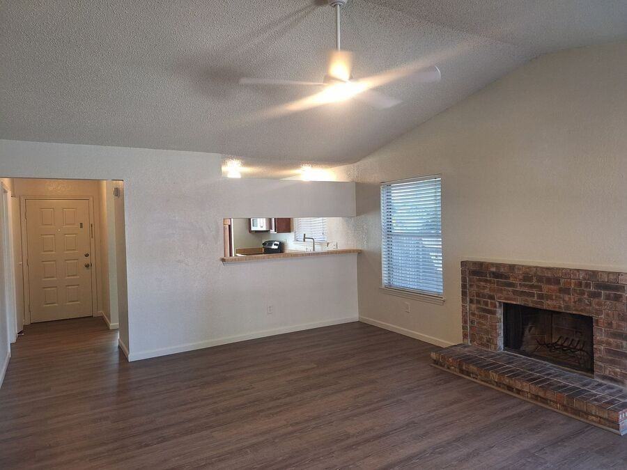 3946 Queens Ct - Photo 6 of 26