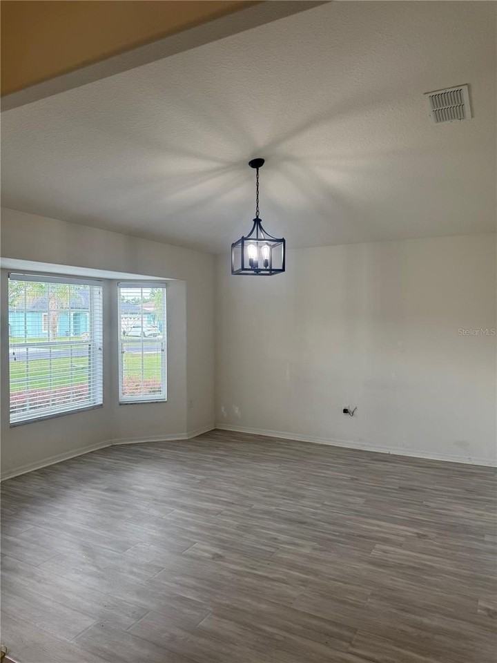 314 Erie Dr - Photo 4 of 35