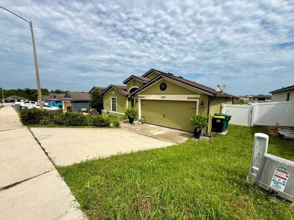 1609 Steely Dr - Photo 3 of 23