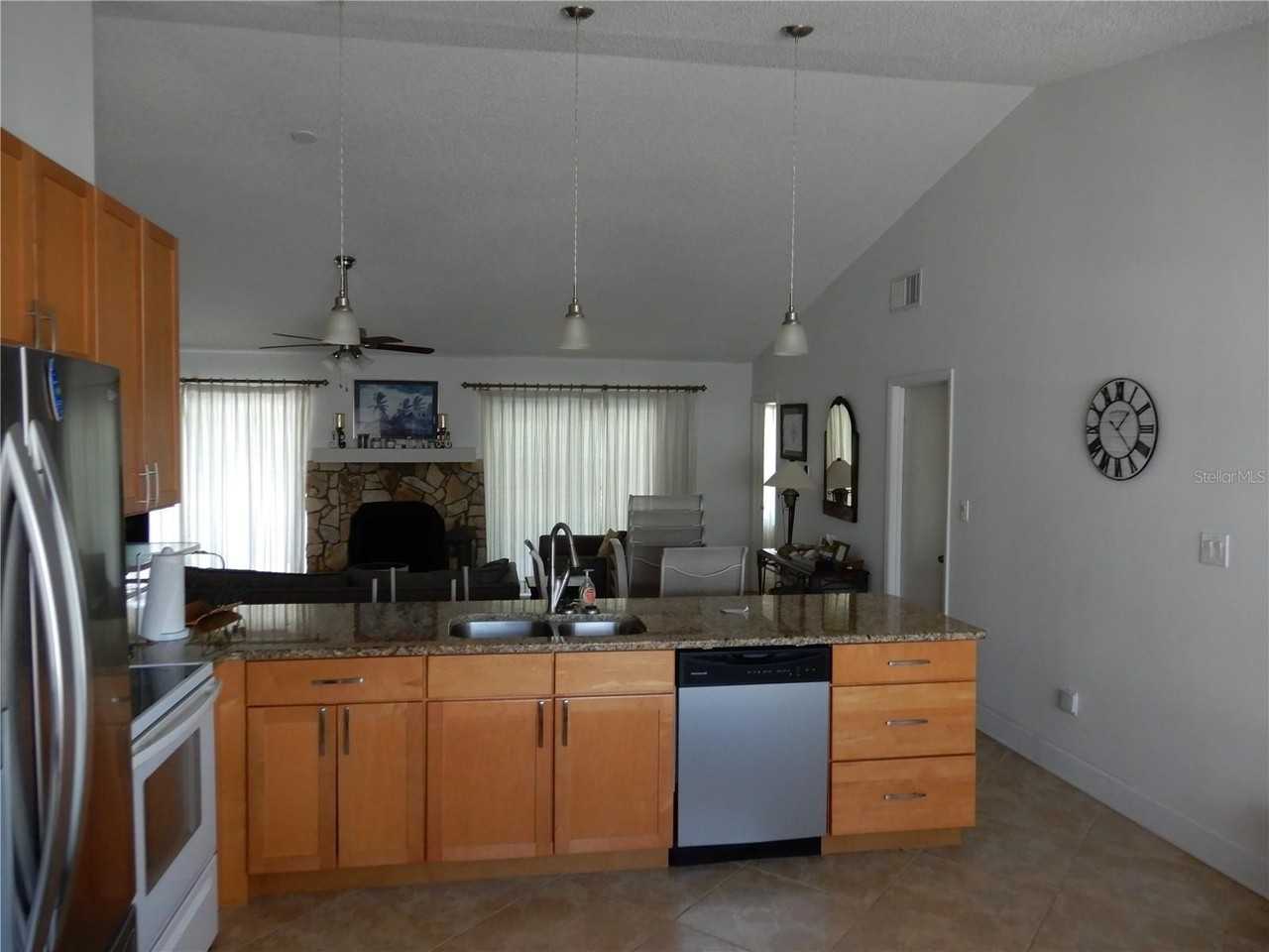 853 2nd Ave S - Photo 3 of 36