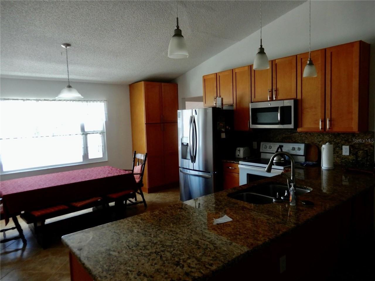 853 2nd Ave S - Photo 4 of 36