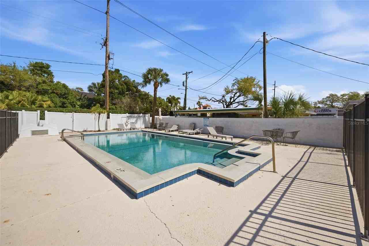 3102 W Horatio St #12 - Photo 2 of 23