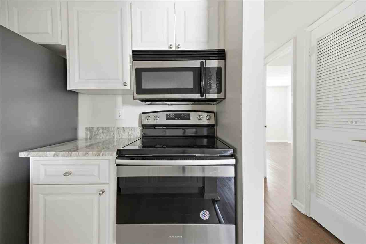 3102 W Horatio St #12 - Photo 3 of 23
