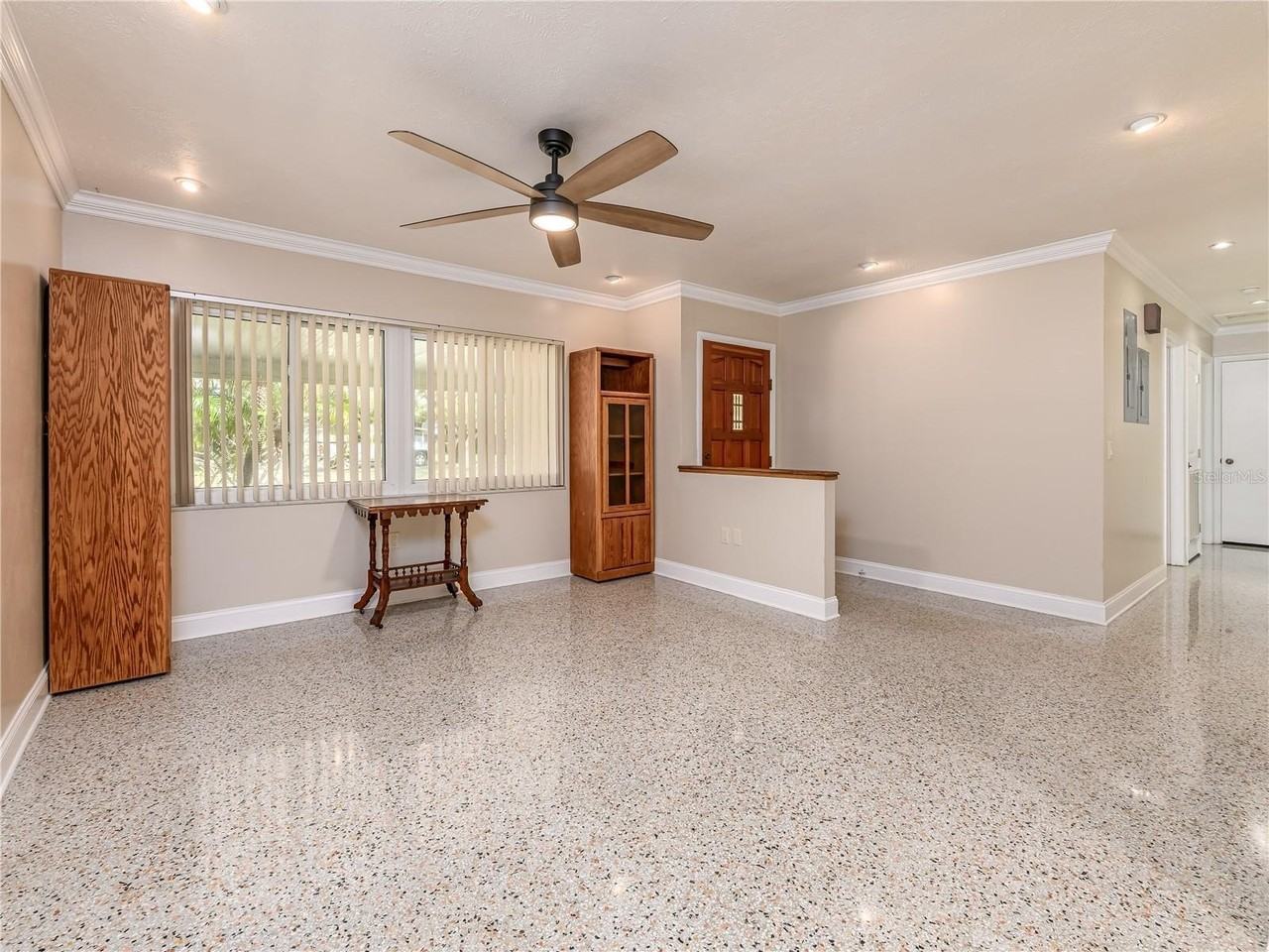 907 Hillside Ter - Photo 3 of 35