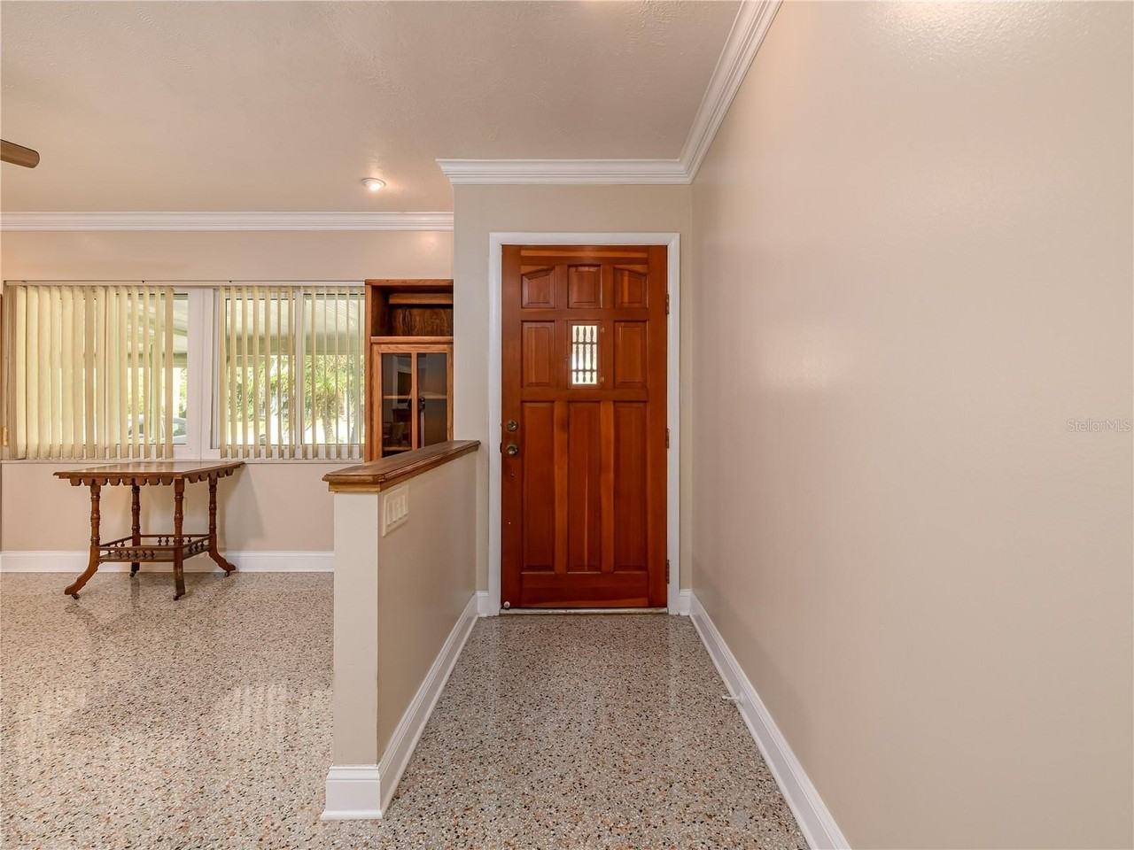 907 Hillside Ter - Photo 5 of 35