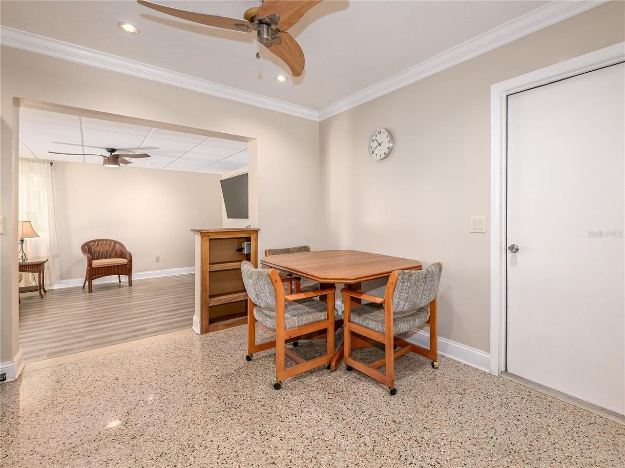 907 Hillside Ter - Photo 7 of 35