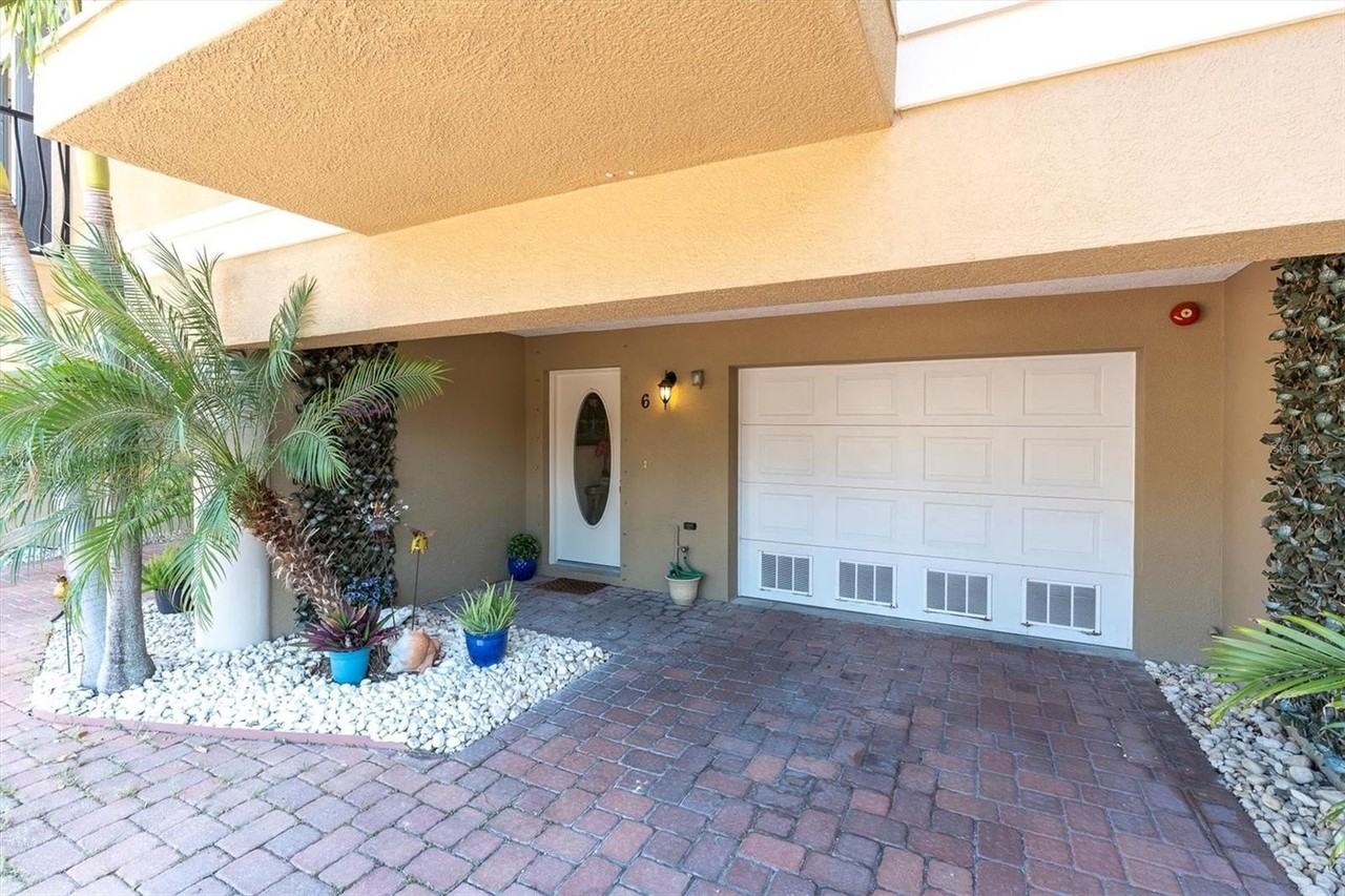 300 Capri Blvd #6 - Photo 3 of 50
