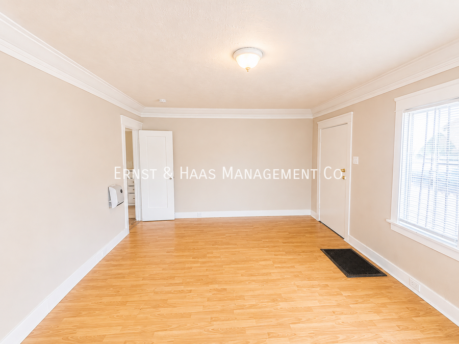 410 E Eagle St - Photo 4 of 13