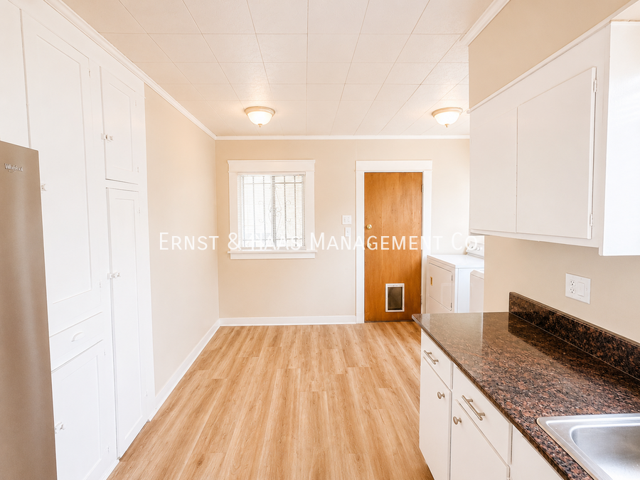 410 E Eagle St - Photo 5 of 13