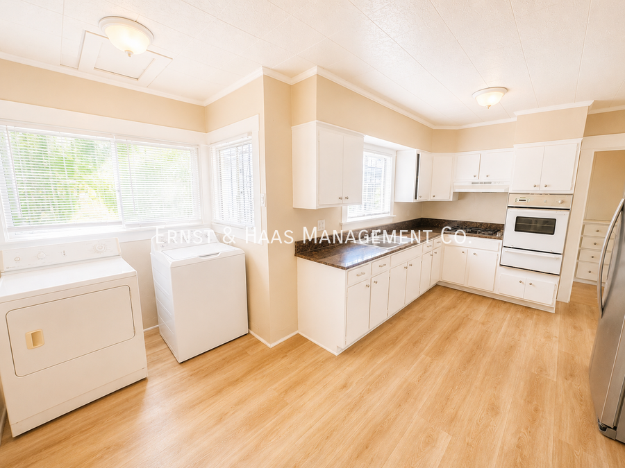 410 E Eagle St - Photo 6 of 13