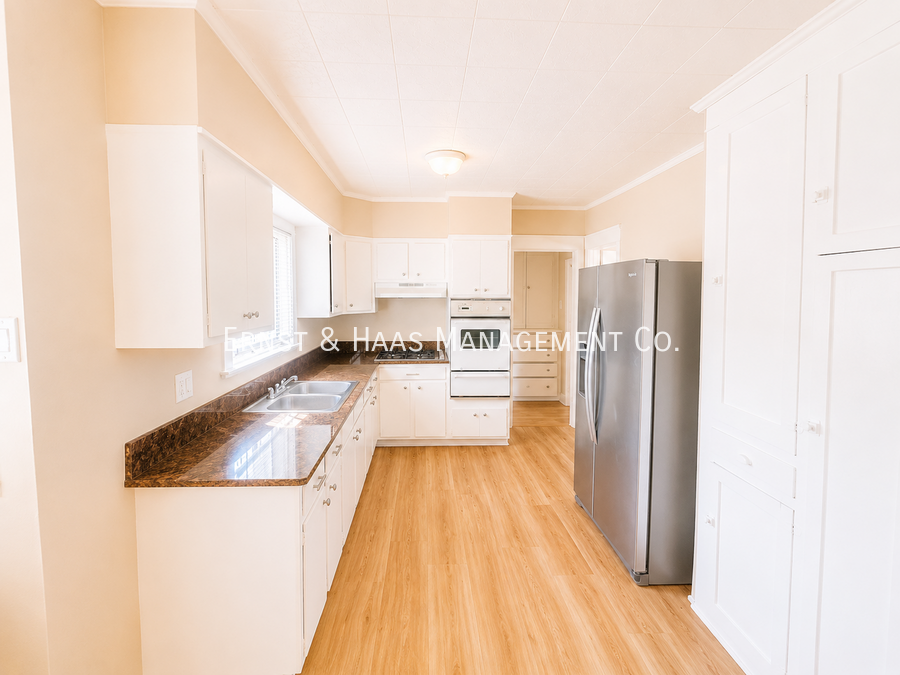 410 E Eagle St - Photo 7 of 13
