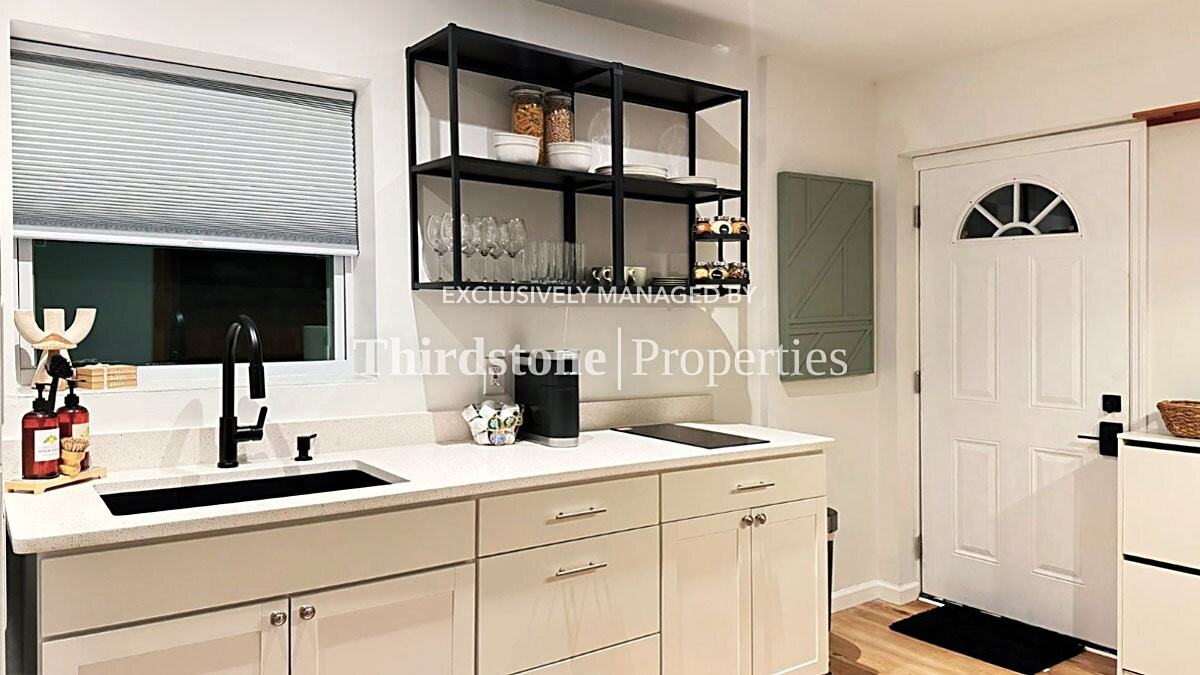 2518 Dellwood Ave #C - Photo 2 of 14