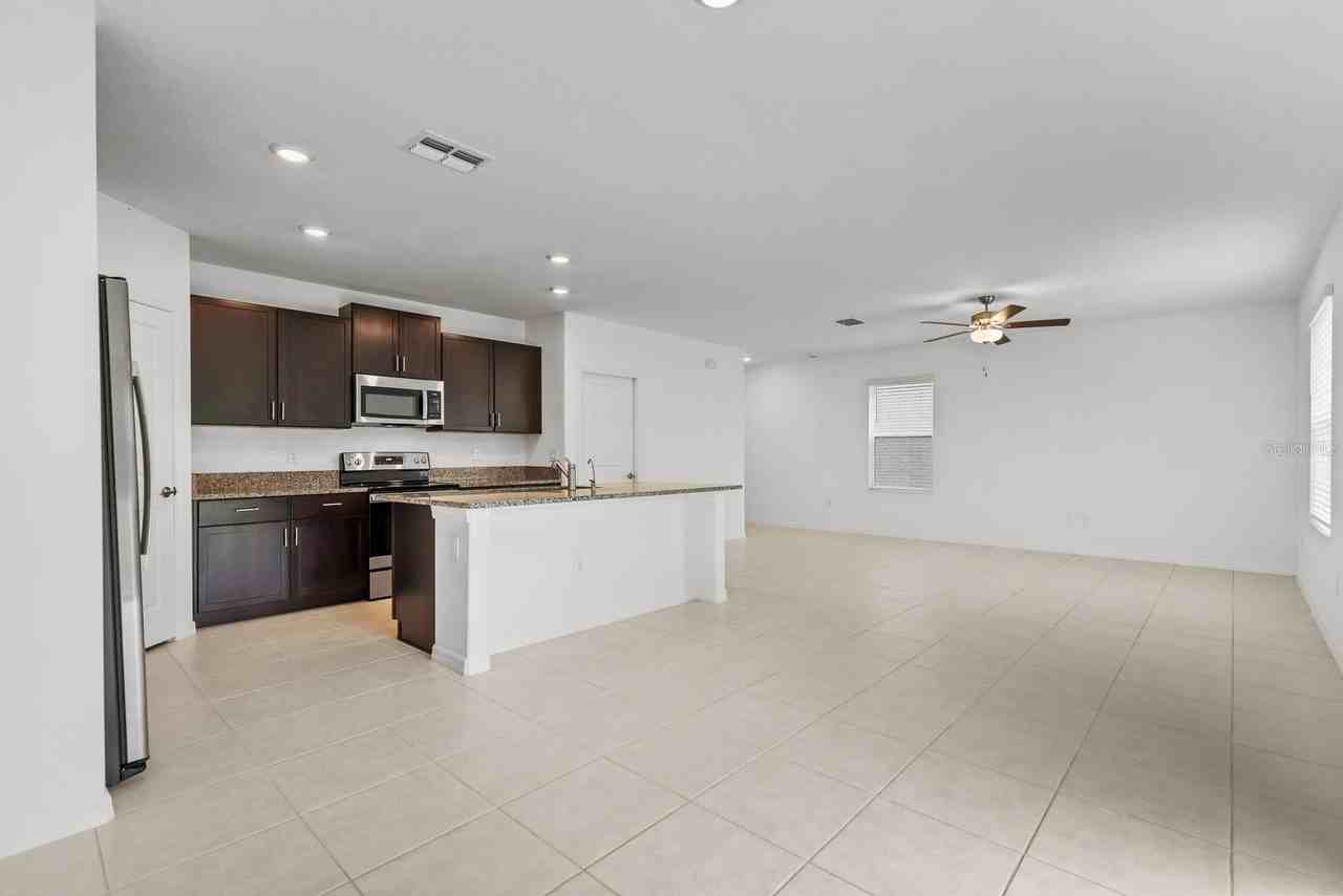 5552 Blue Azure Dr - Photo 7 of 31
