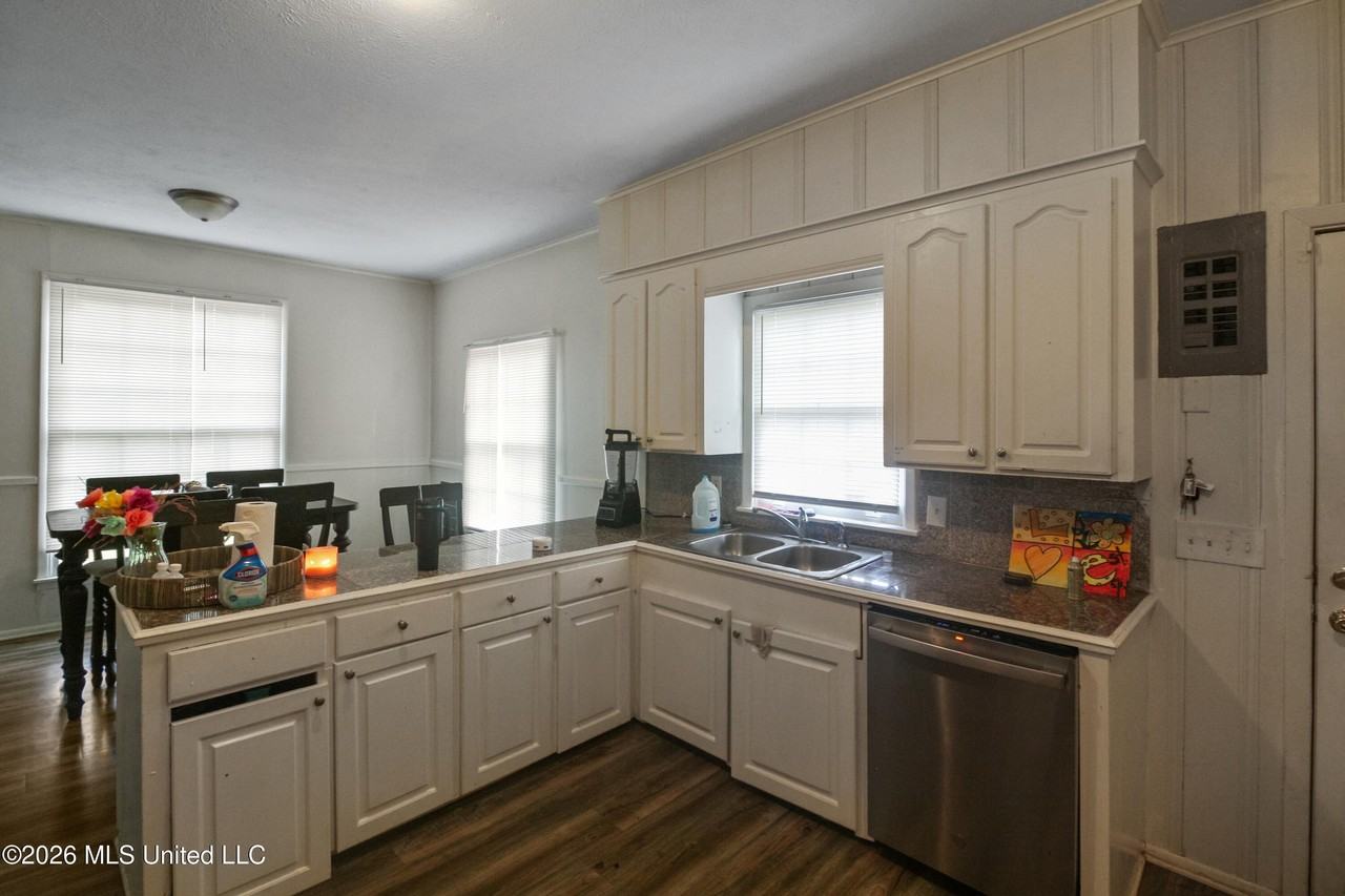 408 Northside Cir - Photo 4 of 15
