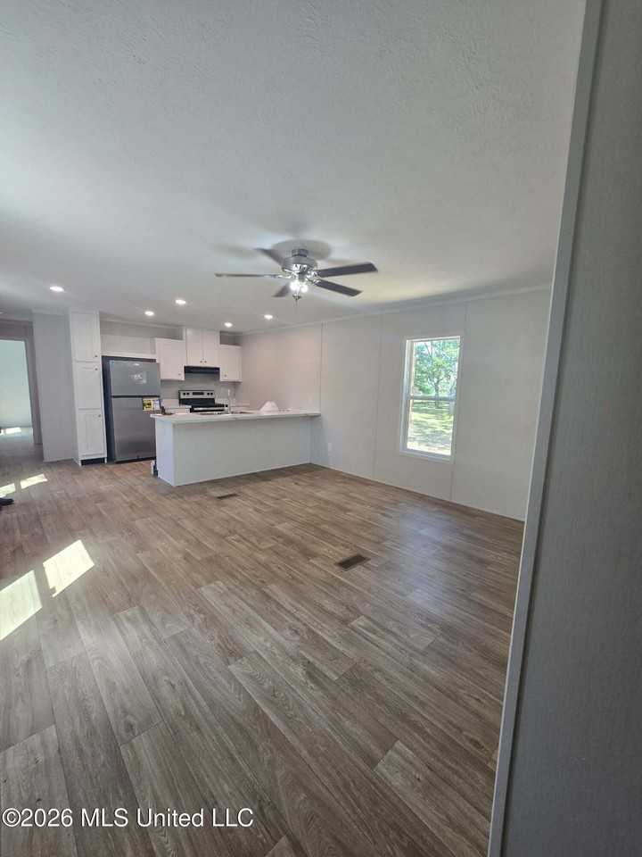 140 Saint Paul Rd - Photo 2 of 10