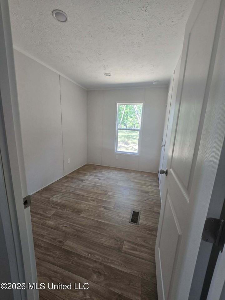 140 Saint Paul Rd - Photo 5 of 10