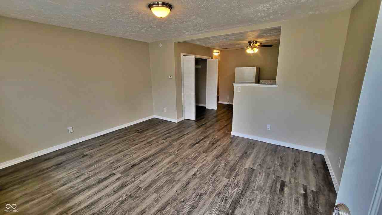 621 N Oxford St - Photo 3 of 15
