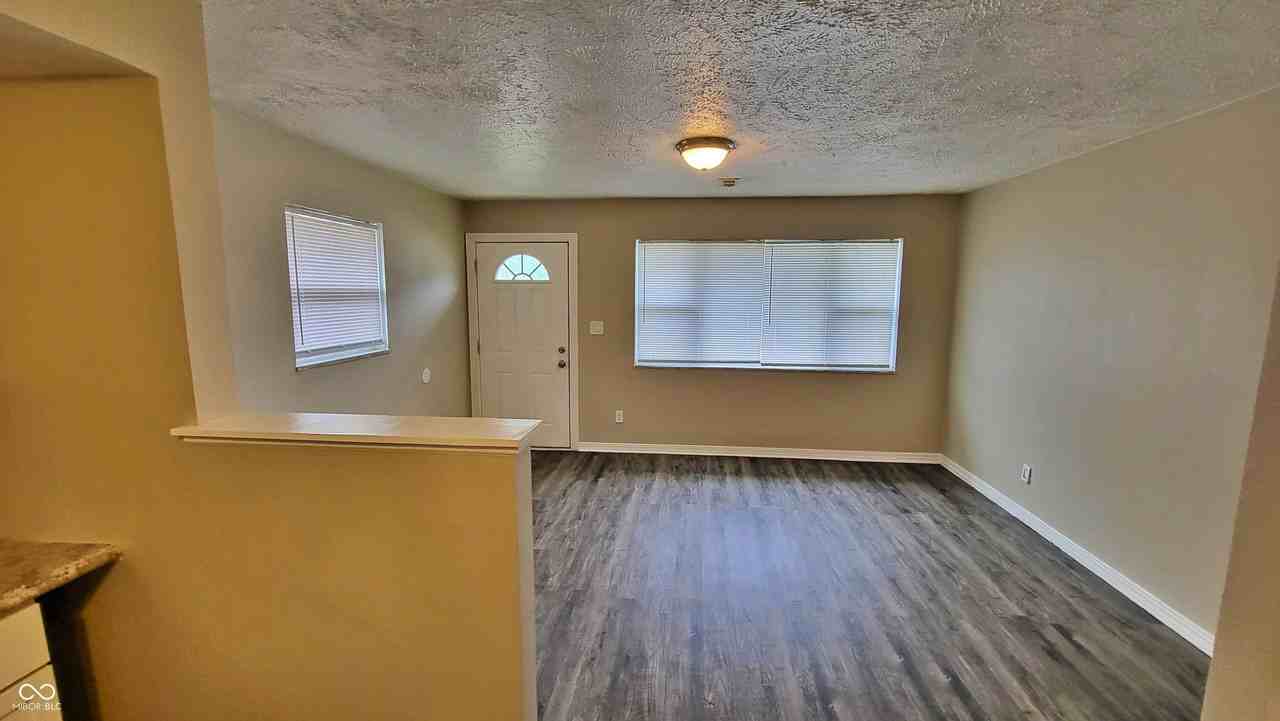 621 N Oxford St - Photo 4 of 15