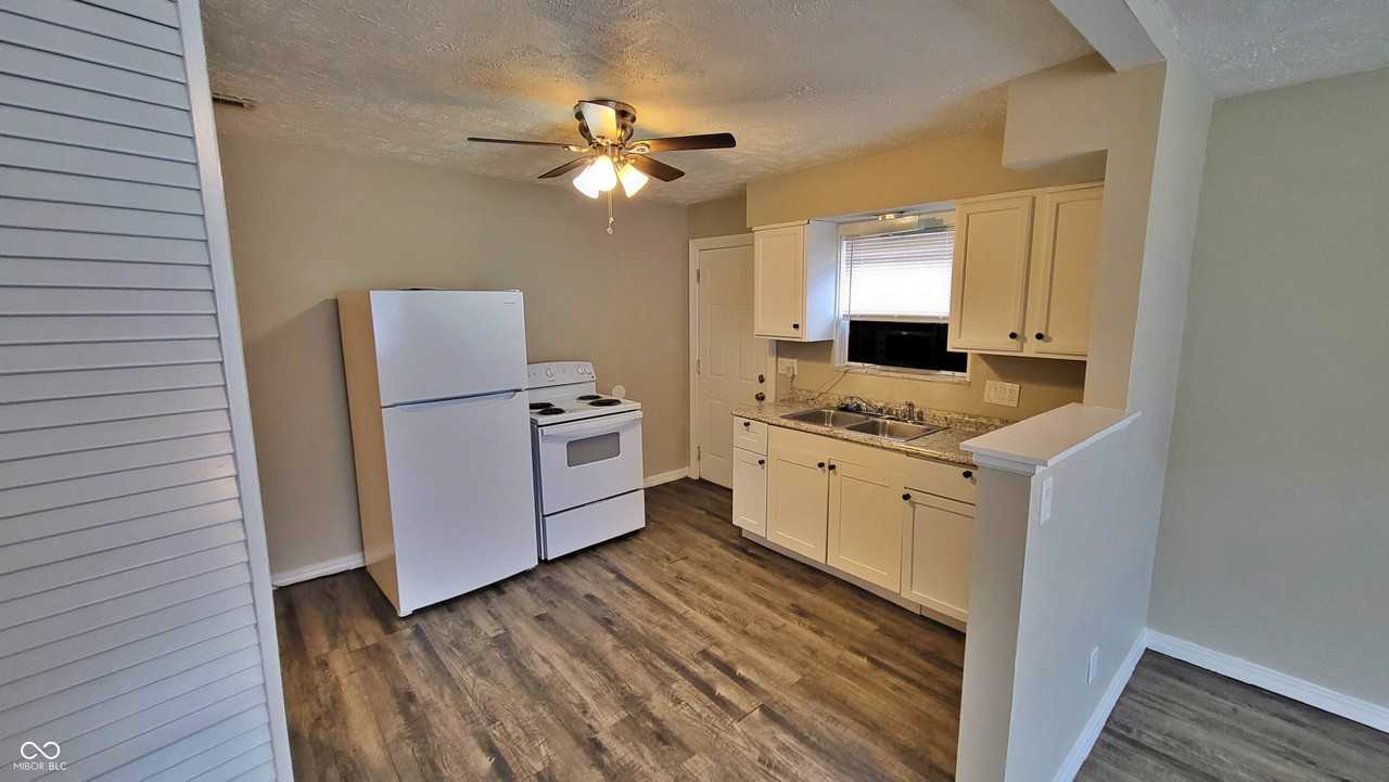 621 N Oxford St - Photo 6 of 15