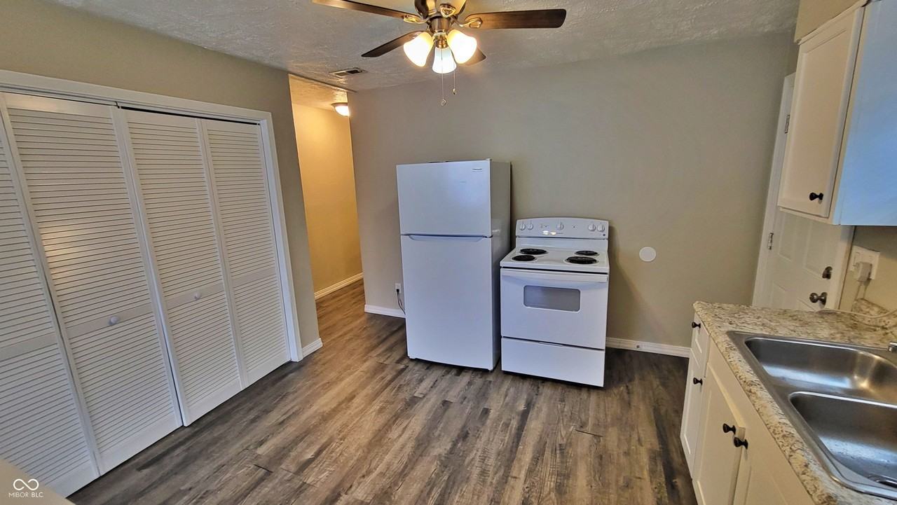 621 N Oxford St - Photo 7 of 15