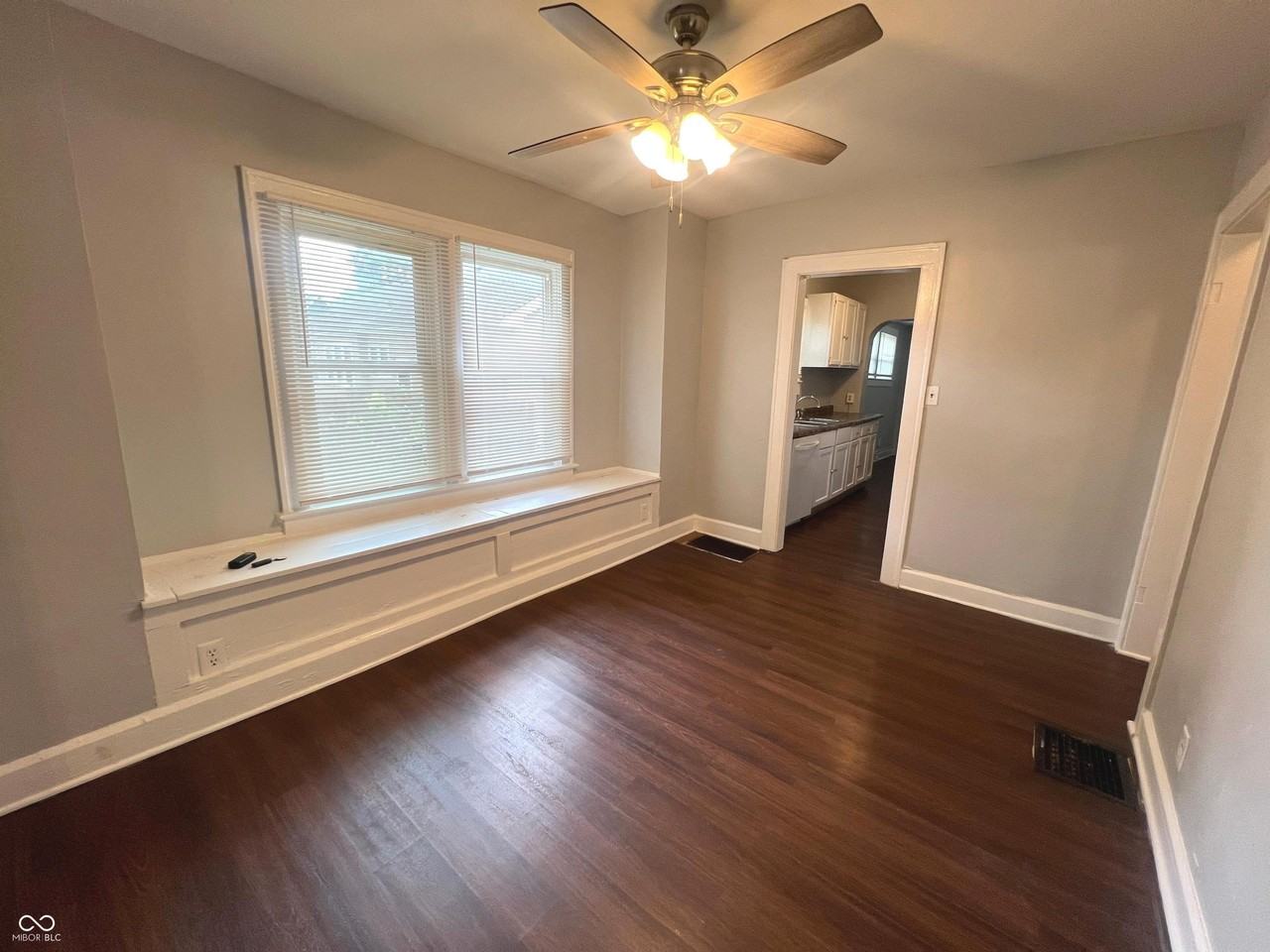 411 W 39th St - Photo 6 of 18