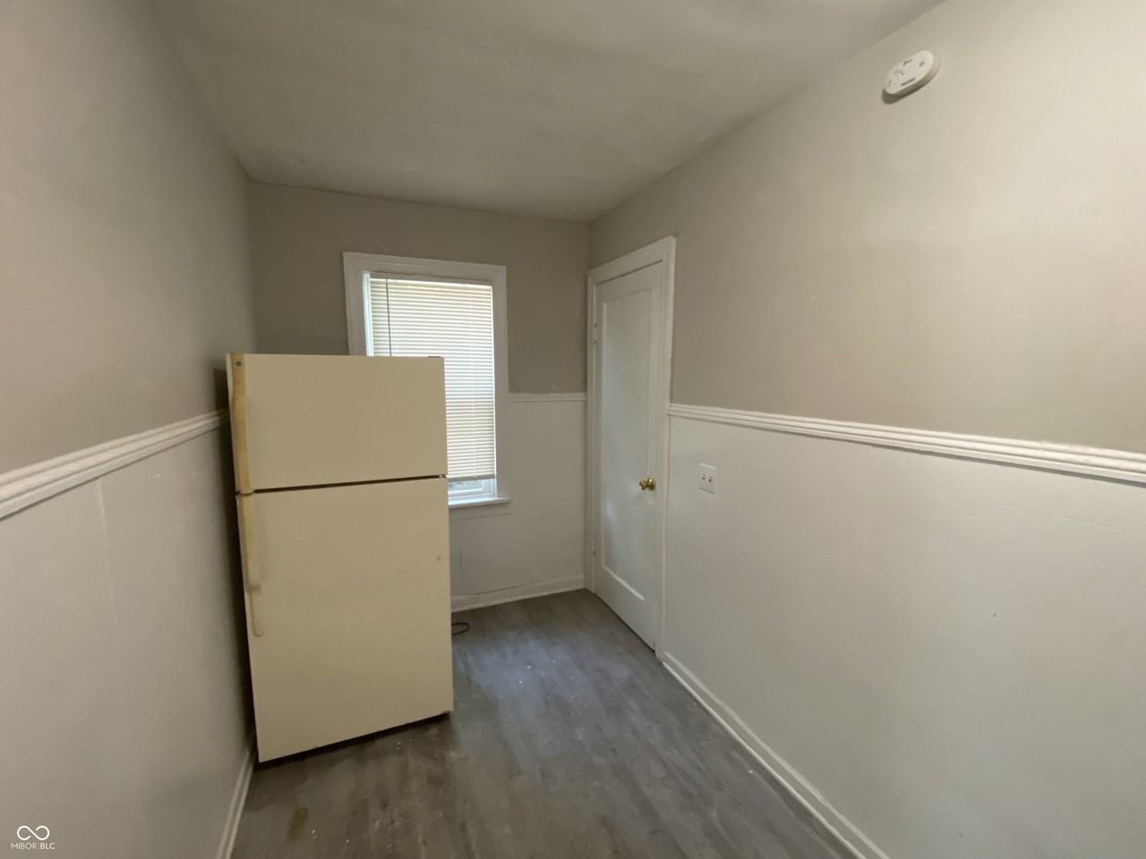 1462 N Gladstone Ave - Photo 6 of 15