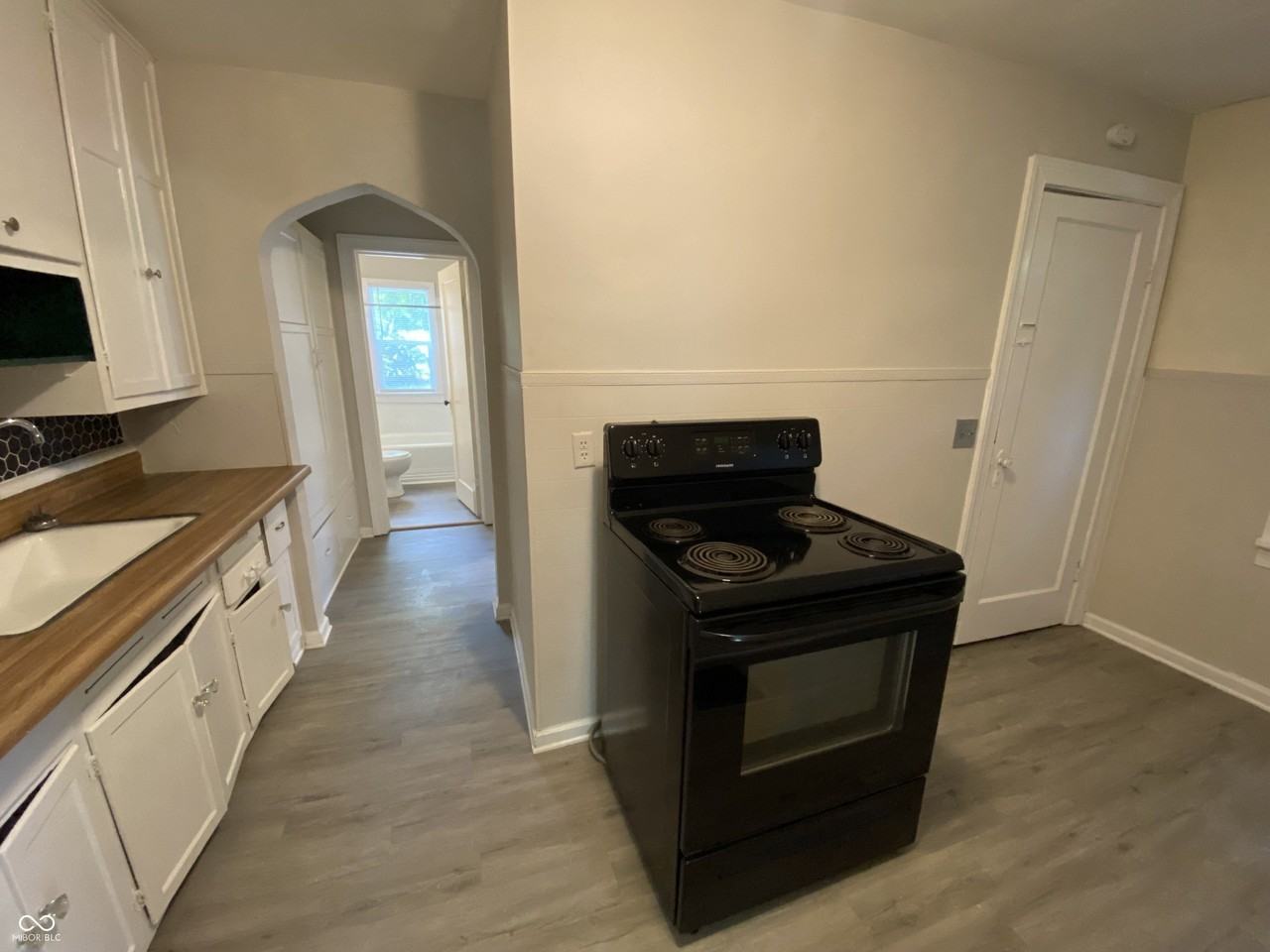 1464 N Gladstone Ave - Photo 5 of 14