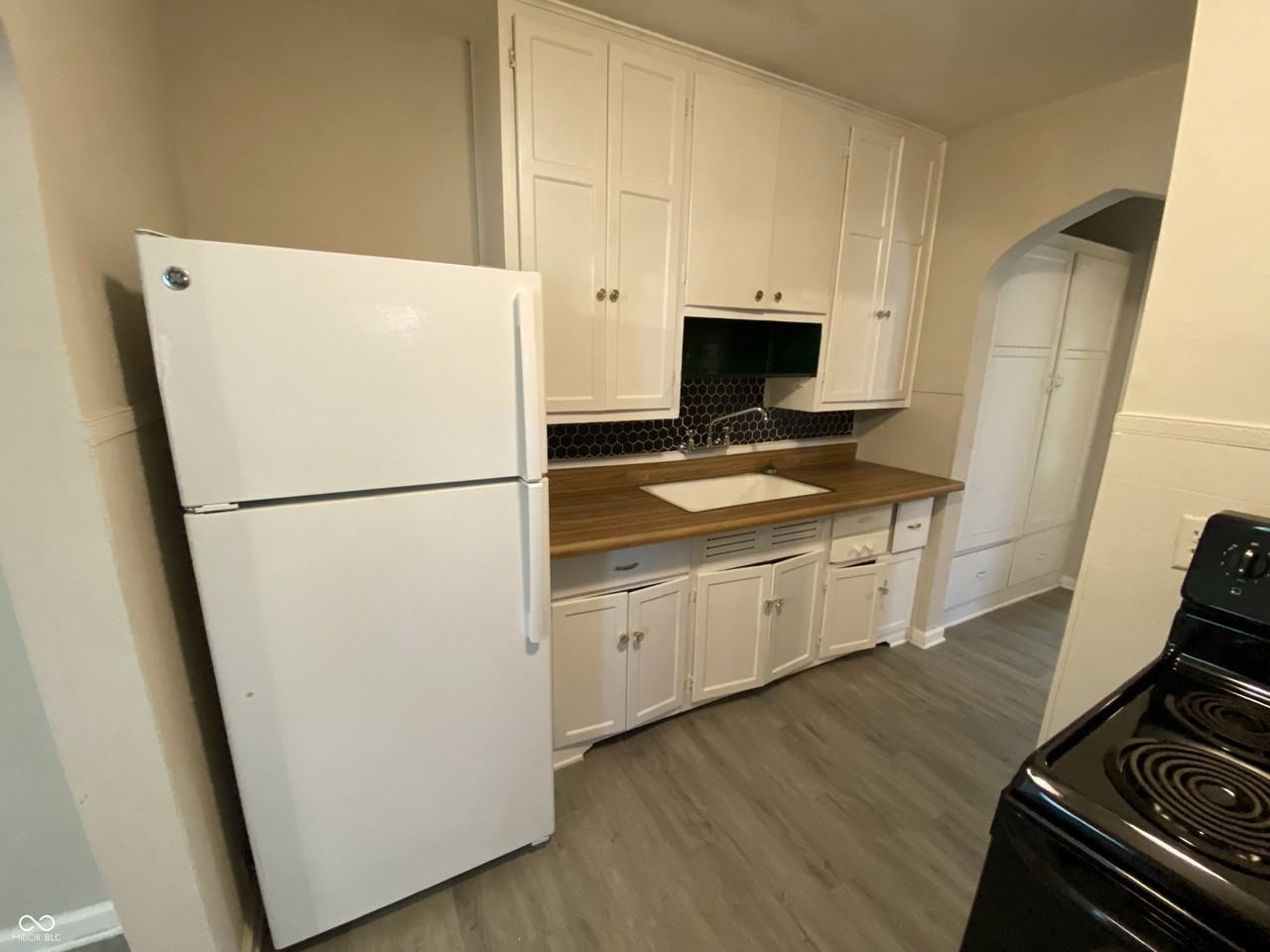1464 N Gladstone Ave - Photo 6 of 14