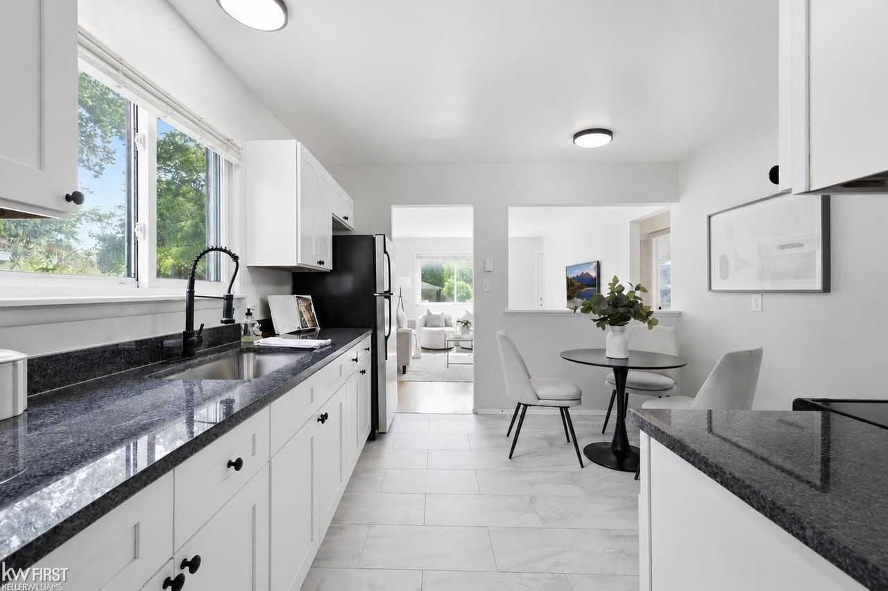 825 Wilson Ave - Photo 6 of 23
