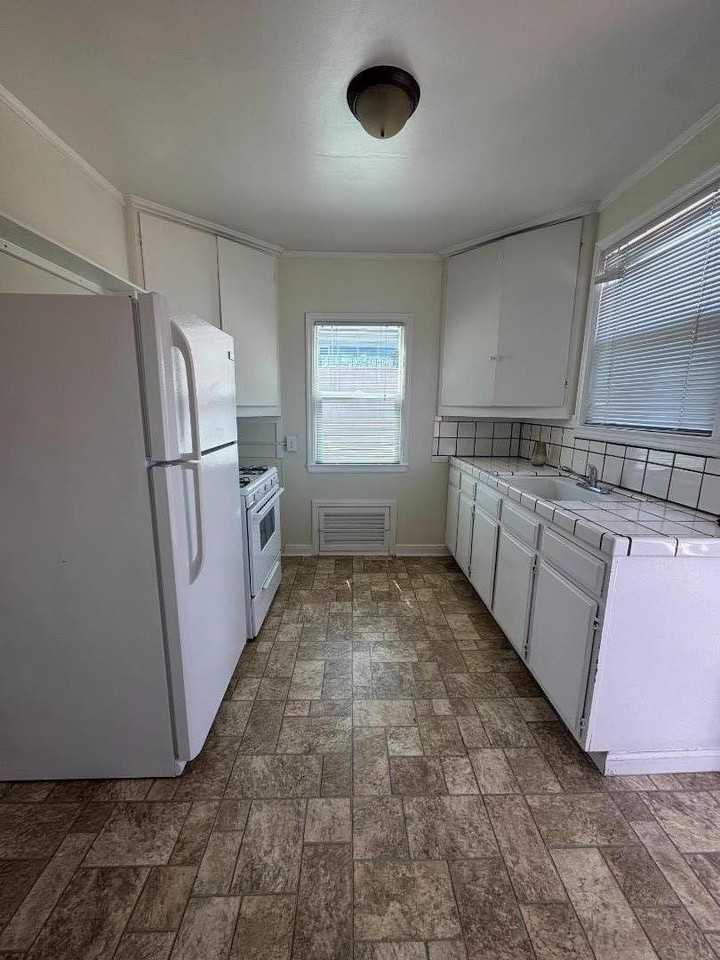 268 Lorton Ave - Photo 4 of 11